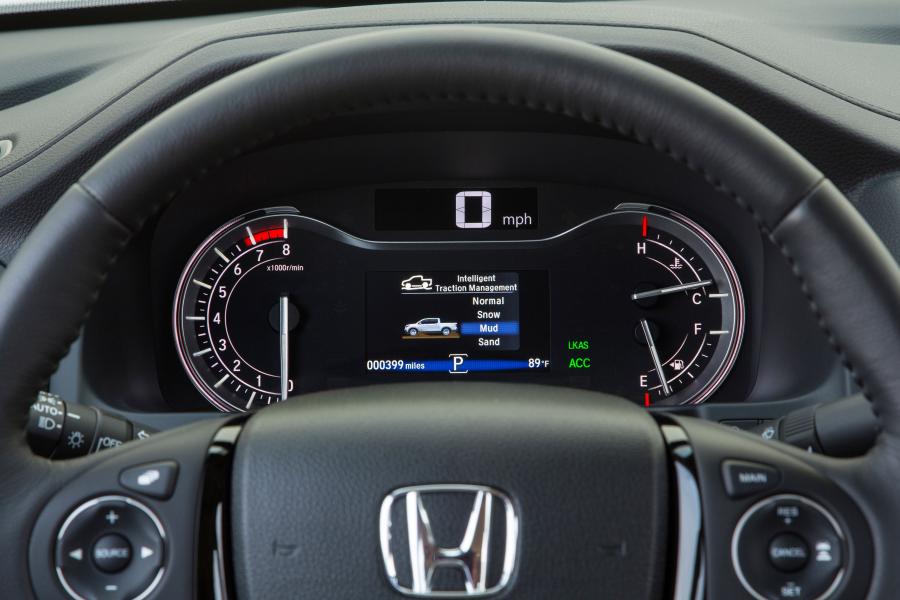 Панель приборов Honda Ridgeline 2016 года  (фото 17 из 40)